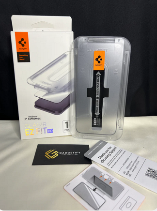 Spigen's GLAStR EZ Fit Screen Protector iPhone/Samsung